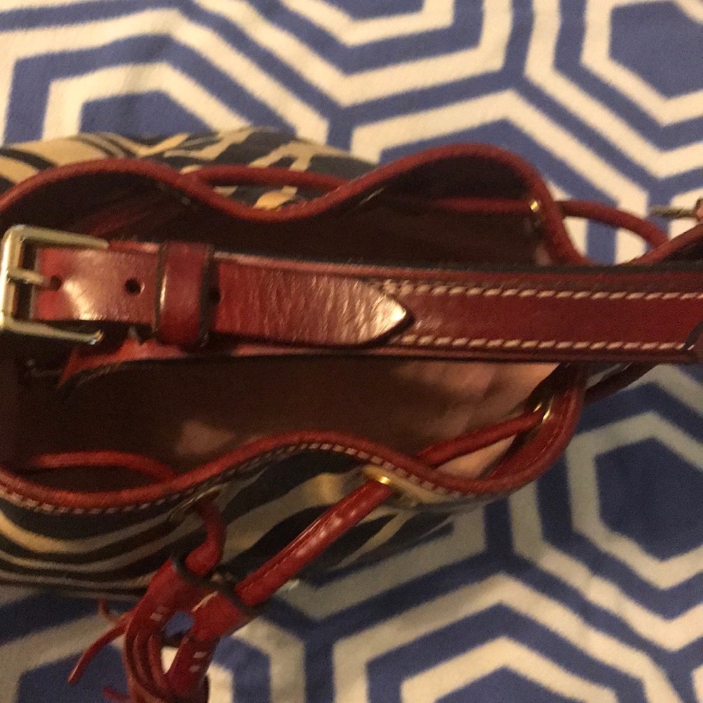 🌹Dooney and Bourke drawstring handbag🌹 - Picture 8 of 8